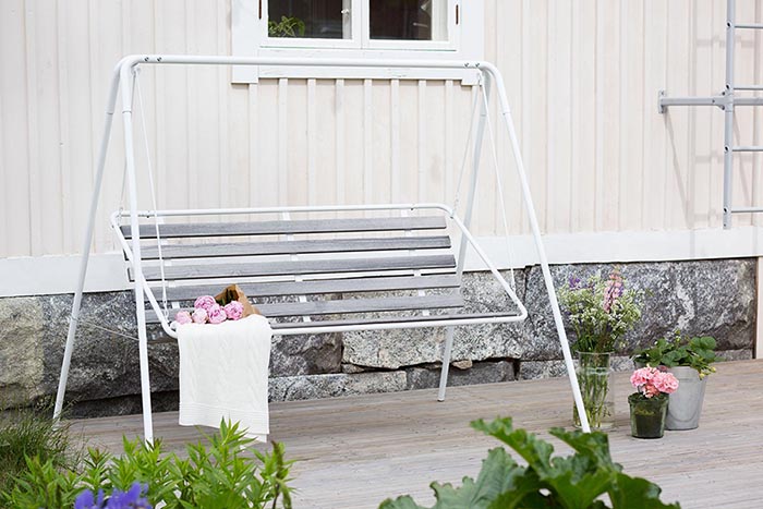 Suvisaari pihakeinu, harmaa/valkoinen miljöökuva