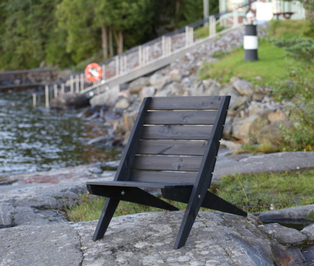 EcoFurn Granny tuoli miljöökuva, musta