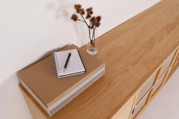 Gustav tv-taso jaloilla 159 lähikuva, tammi