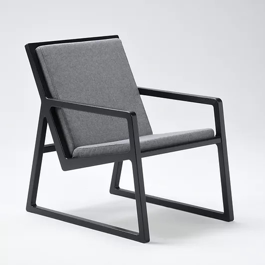 Lux tuoli, musta ja Stella 35 (Graphite) kangas