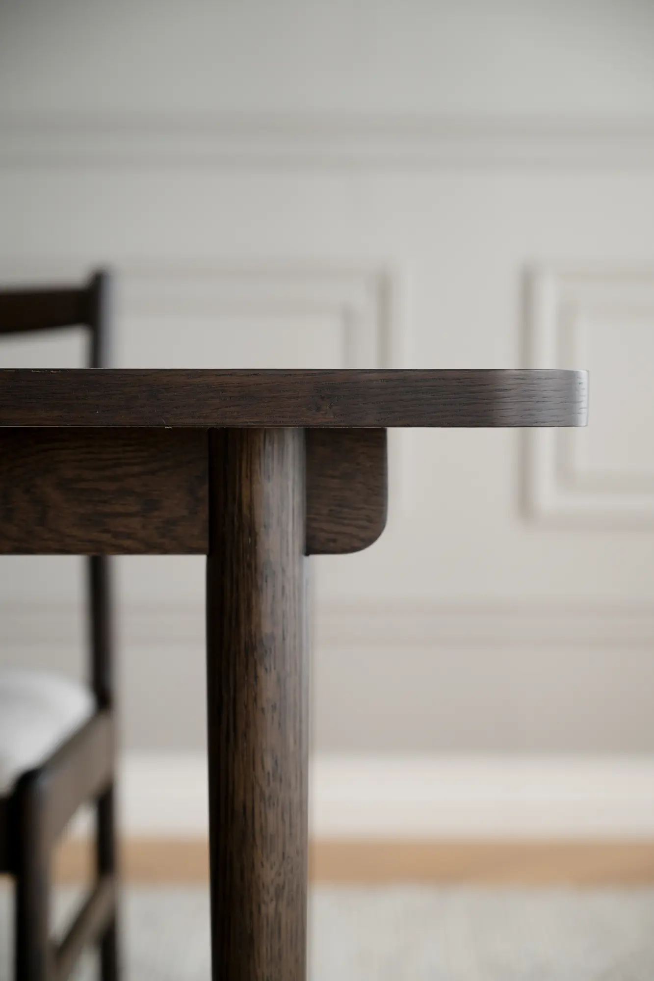 Rowico Fairmount ruokapöytä 220x95 lähikuva