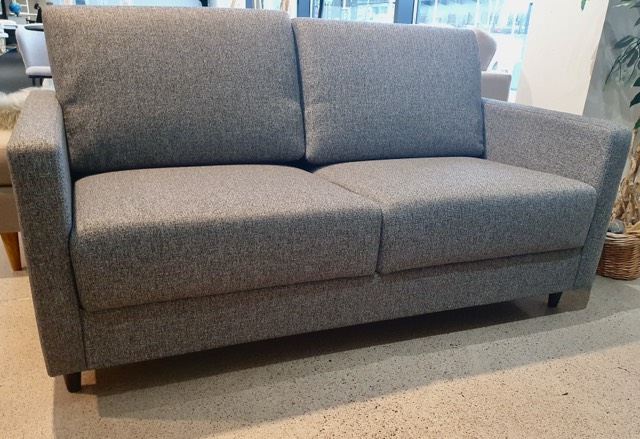 Donna vuodesohva mallikappale, Sparr 770 harmaa ja wenge jalat