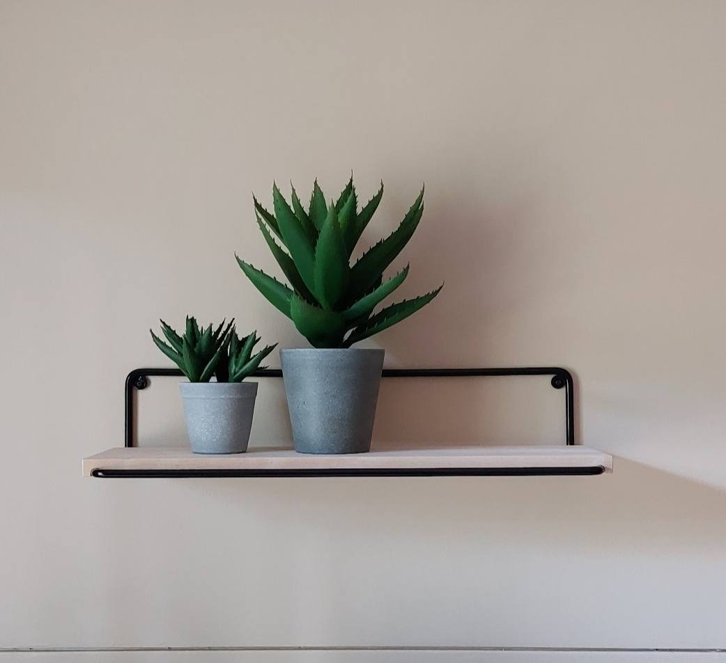 Ilma seinähylly (suora) miljöökuva, musta/koivu
