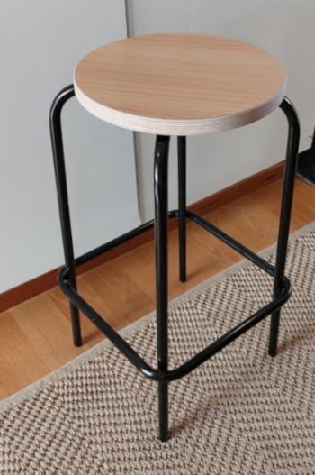 CLASSIC -75 baarijakkara maalattu runko (pyöreä istuin, H-jalka), laminaattipintainen vaneri tammikuosi/musta