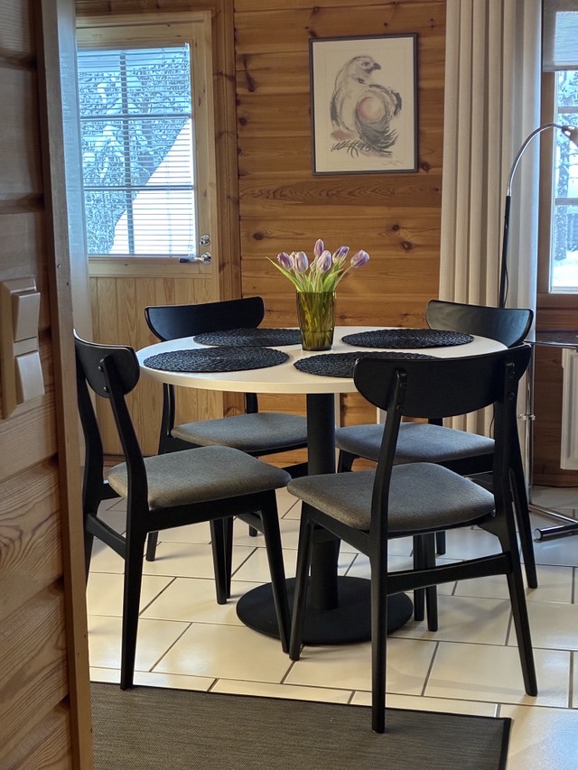 Kopi pyöreä pöytä 100 miljöökuva