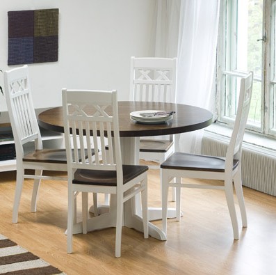 Björkman pyöreä pöytä, valkoinen/A-ruskea. Kuvan tuolit myydään erikseen.