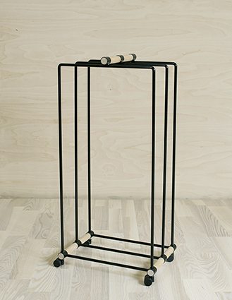 Ilma klapi/lehtiteline (80cm korkea), musta/koivu